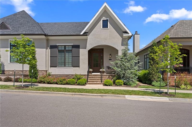 9257 Parkside Dr, Prairie Village, KS 66207