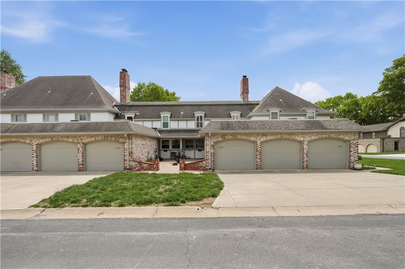7709 102nd St, Overland Park, KS 66212