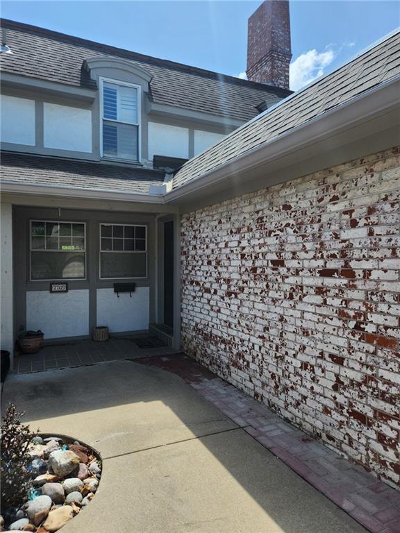 7709 102nd St, Overland Park, KS 66212