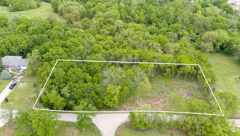 13710 Woodend Rd, Bonner Springs, KS 66012