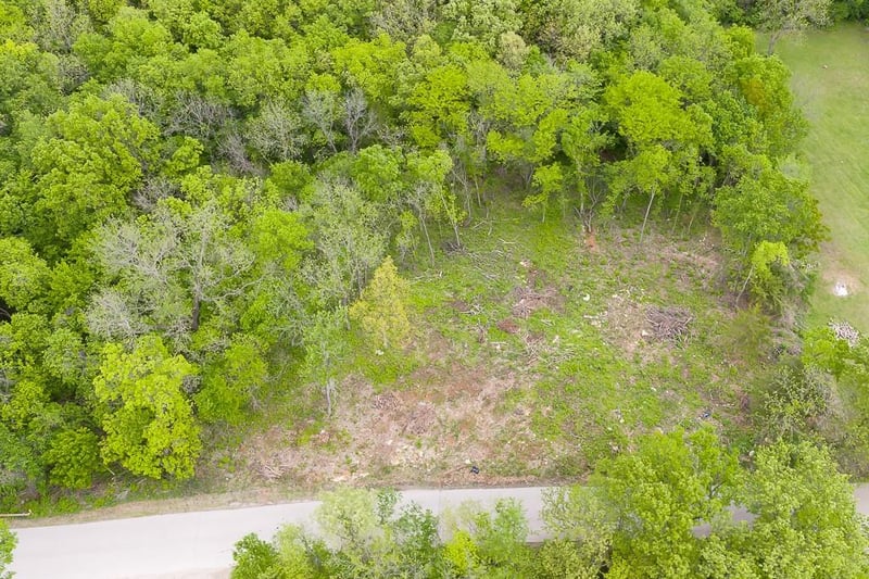 13710 Woodend Rd, Bonner Springs, KS 66012