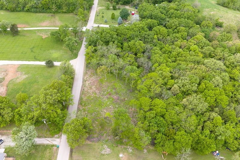 13710 Woodend Rd, Bonner Springs, KS 66012