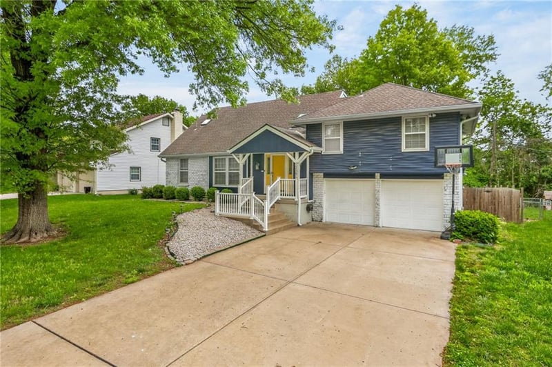 7209 Woodland Ave, Gladstone, MO 64118