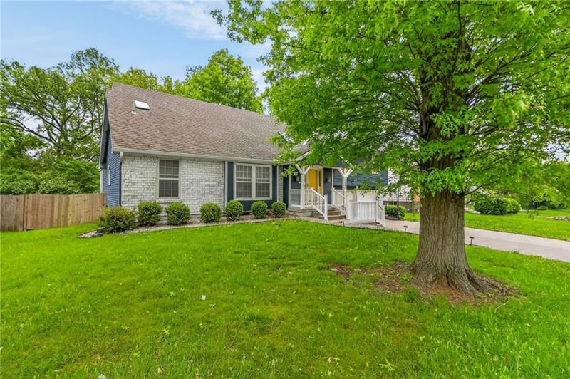 7209 Woodland Ave, Gladstone, MO 64118