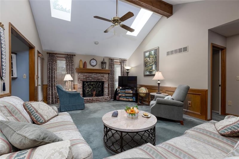 8594 Caenen Lake Ct, Lenexa, KS 66215