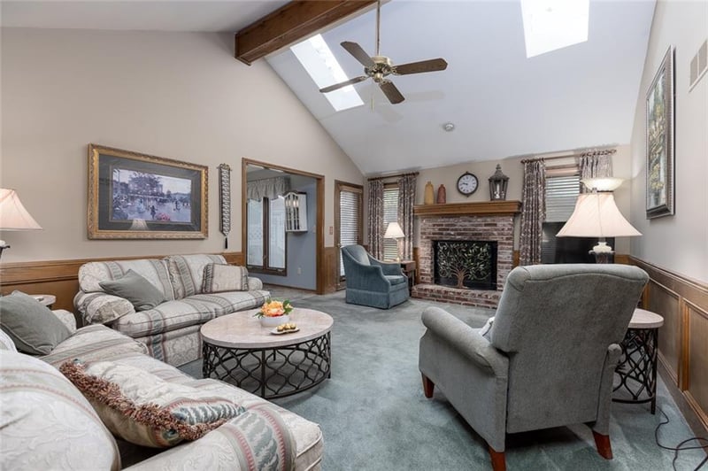 8594 Caenen Lake Ct, Lenexa, KS 66215