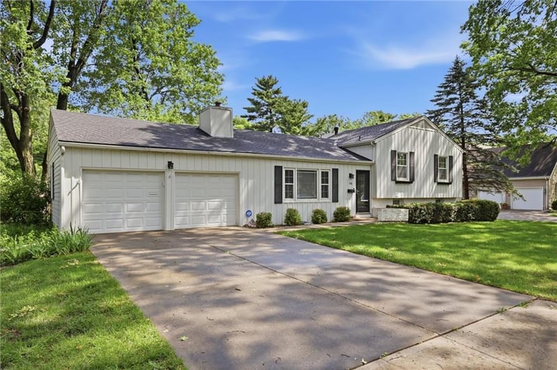 306 114th St, Kansas City, MO 64114