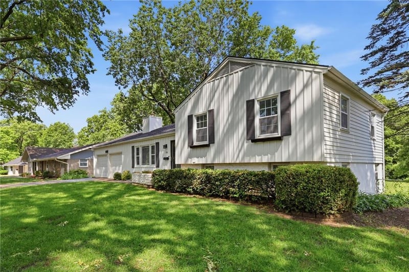 306 114th St, Kansas City, MO 64114