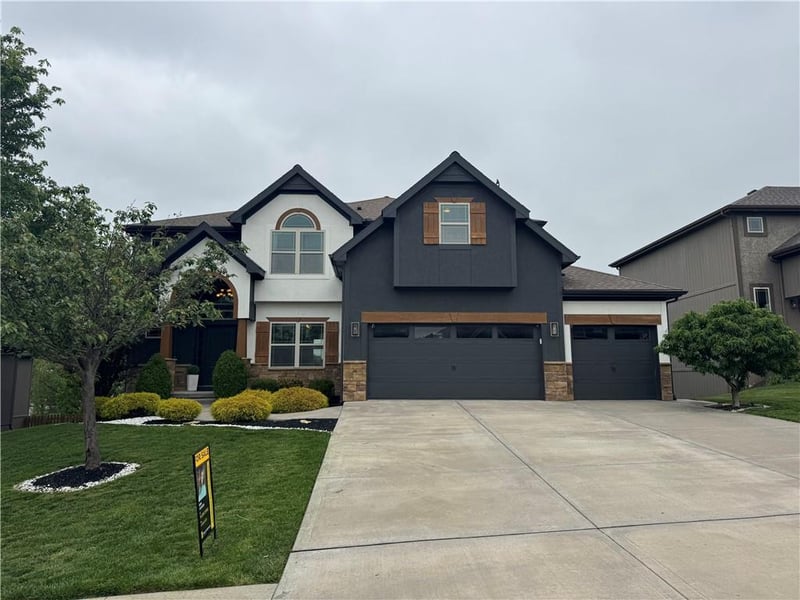 10110 103rd St, Kansas City, MO 64157