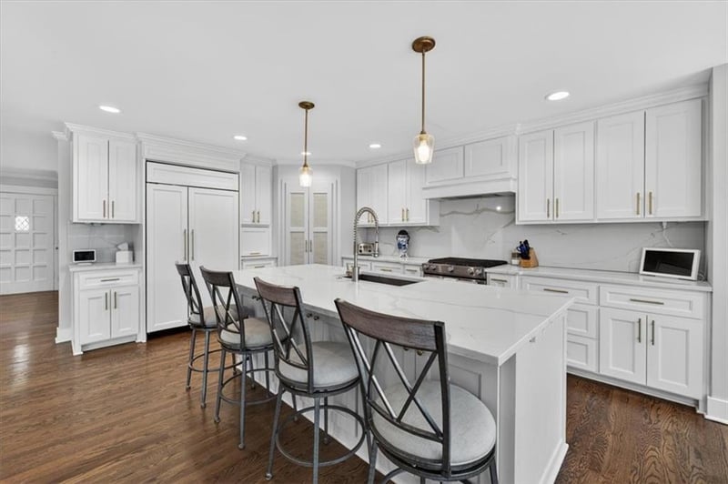 8332 Overbrook Rd, Leawood, KS 66206