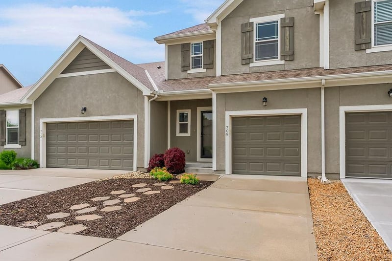 708 Shawnee Ct, Gardner, KS 66030