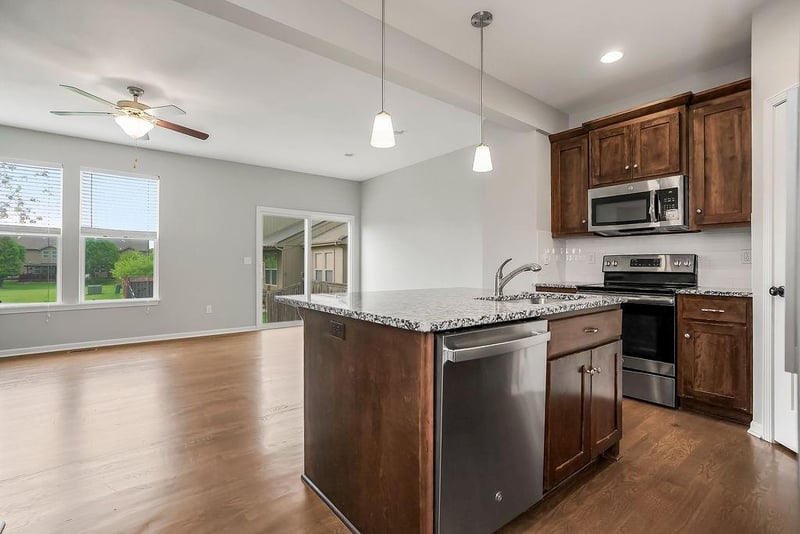 708 Shawnee Ct, Gardner, KS 66030