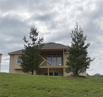 9009 N Poplar Ave, Kansas City, MO 64156