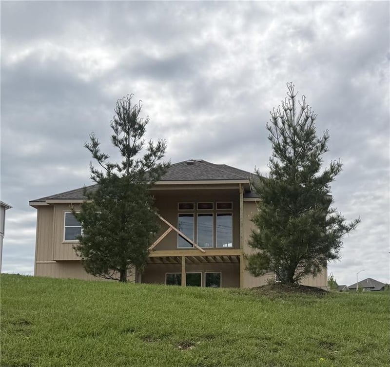 9009 Poplar Ave, Kansas City, MO 64156