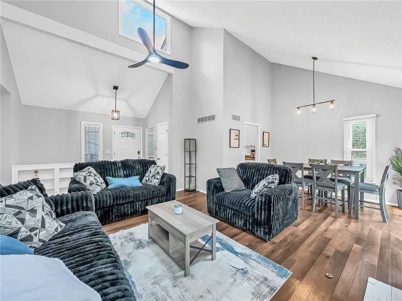 10078 N Locust St, Kansas City, MO 64155