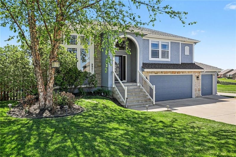 9901 Farley Ave, Kansas City, MO 64157