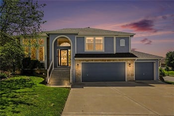 9901 N Farley Ave, Kansas City, MO 64157
