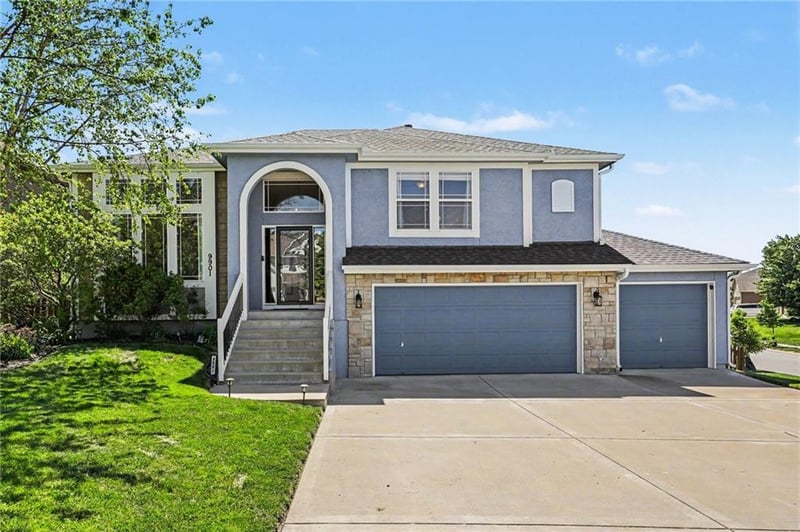 9901 Farley Ave, Kansas City, MO 64157
