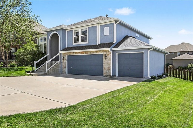 9901 Farley Ave, Kansas City, MO 64157