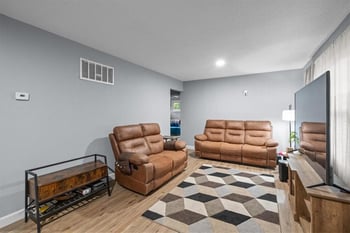 10711 Ewing Dr, Kansas City, MO 64134