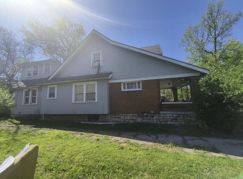 5247 Brookwood Ave, Kansas City, MO 64130