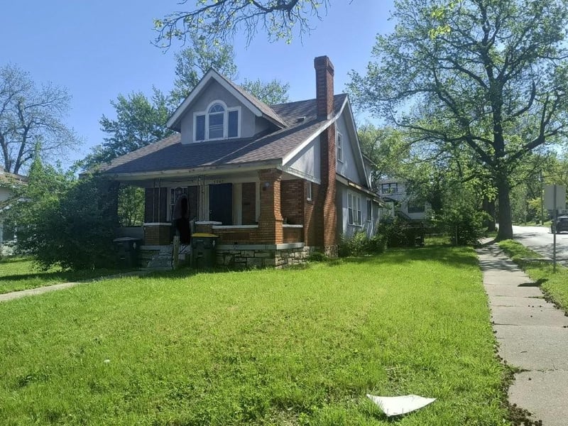 5247 Brookwood Ave, Kansas City, MO 64130
