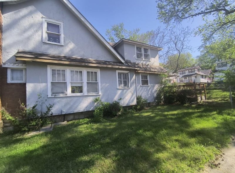5247 Brookwood Ave, Kansas City, MO 64130