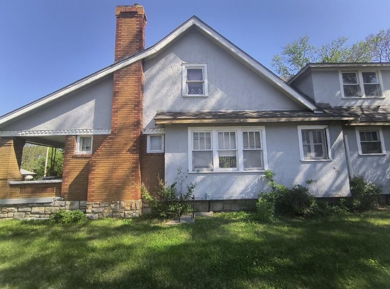 5247 Brookwood Ave, Kansas City, MO 64130