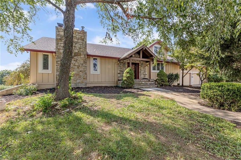 24510 Hospital Dr, Paola, KS 66071