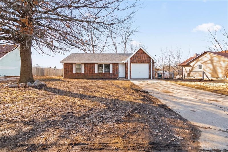 246 101st Rd, Warrensburg, MO 64093