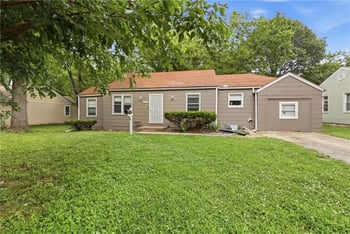11217 Applewood Dr, Kansas City, MO 64134