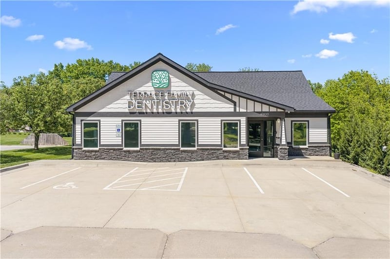 10800 77th Ter, Raytown, MO 64138