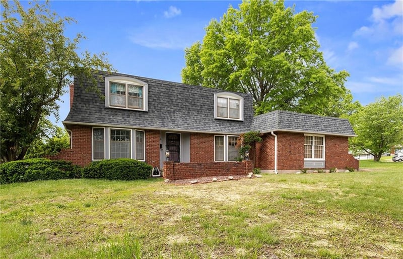 9714 Shepherds Dr, Kansas City, MO 64131