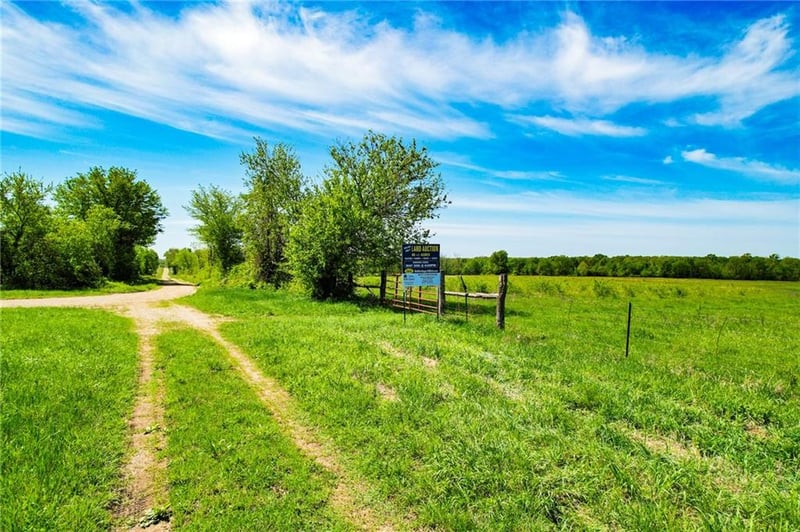 1100 Rd Rural Route, Rich Hill, MO 64779
