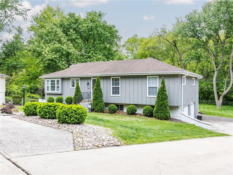10912 Madison Ave, Kansas City, MO 64114