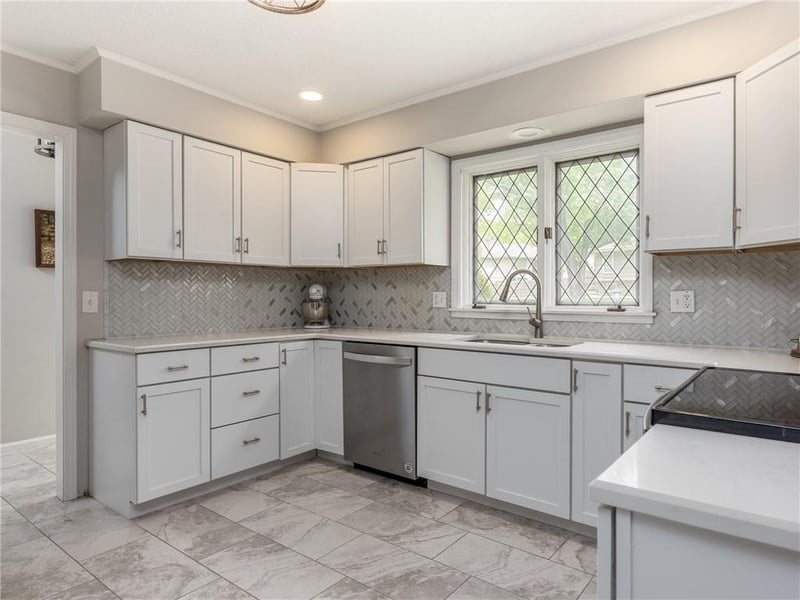 10912 Madison Ave, Kansas City, MO 64114