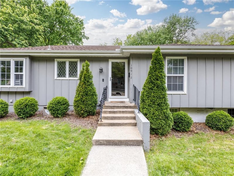 10912 Madison Ave, Kansas City, MO 64114