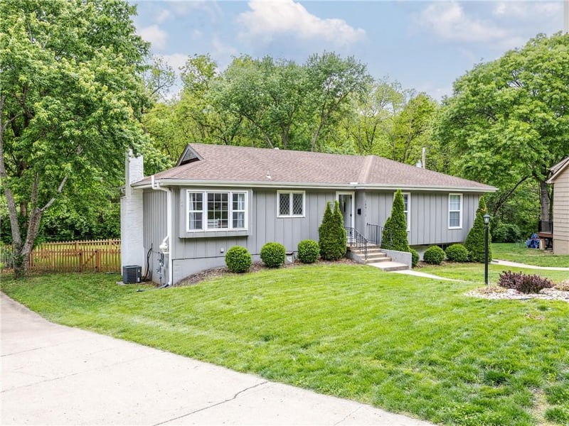 10912 Madison Ave, Kansas City, MO 64114
