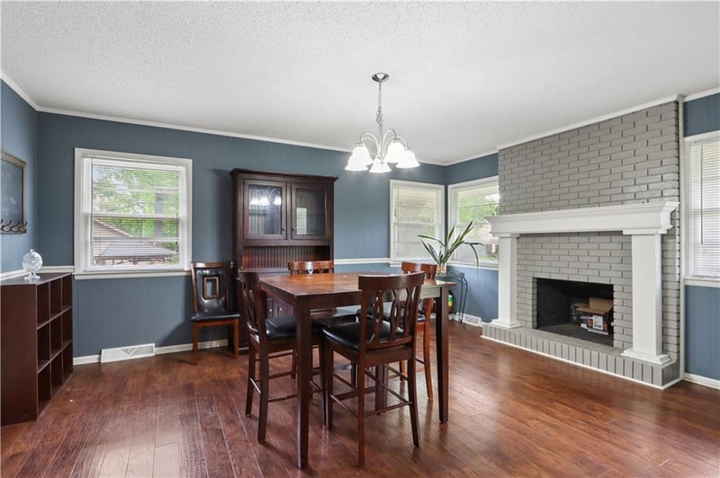 6155 Circle View Dr, Kansas City, MO 64118