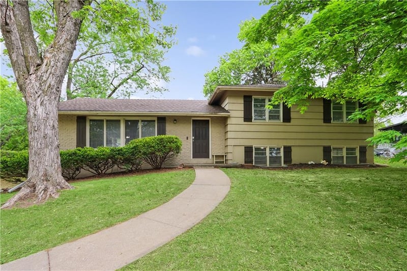 6155 Circle View Dr, Kansas City, MO 64118