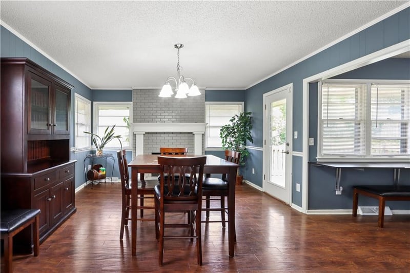 6155 Circle View Dr, Kansas City, MO 64118