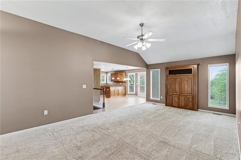 10208 Spruce Ave, Kansas City, MO 64156
