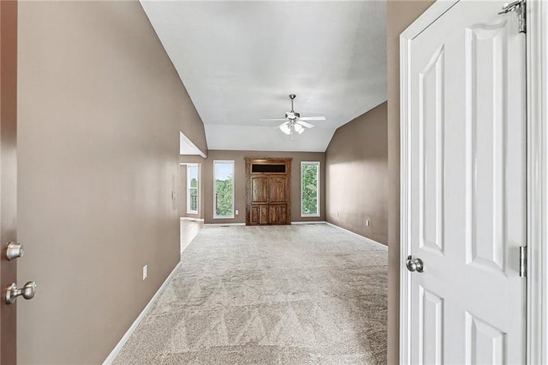 10208 Spruce Ave, Kansas City, MO 64156
