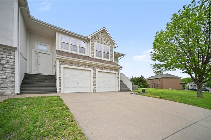 7537 Mccoy St, Shawnee, KS 66227
