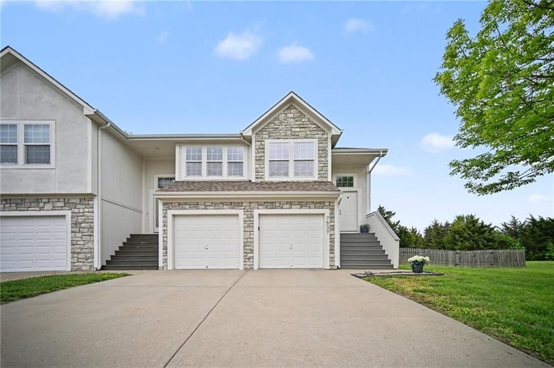 7537 Mccoy St, Shawnee, KS 66227