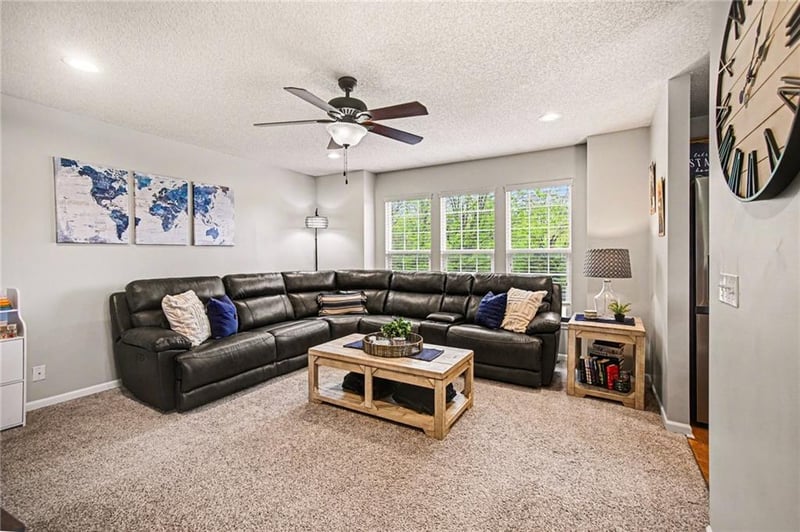 7537 Mccoy St, Shawnee, KS 66227