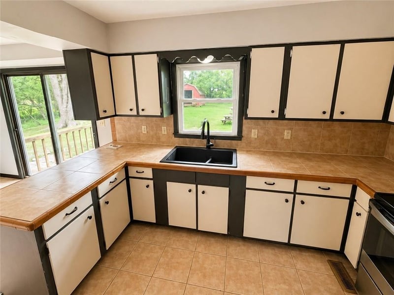 7 125 Rd, Warrensburg, MO 64093
