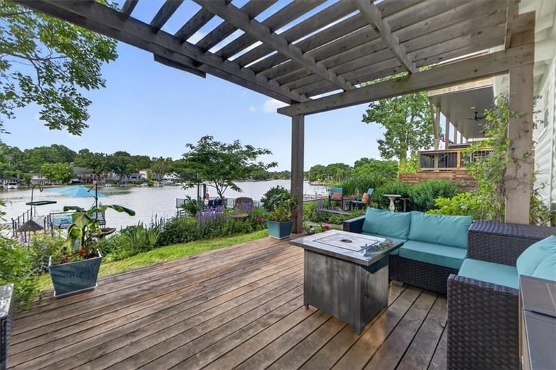 25 Beach Dr, Lake Tapawingo, MO 64015