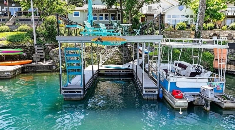 25 Beach Dr, Lake Tapawingo, MO 64015