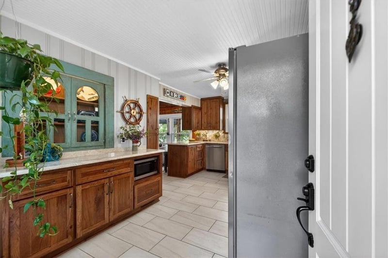 25 Beach Dr, Lake Tapawingo, MO 64015